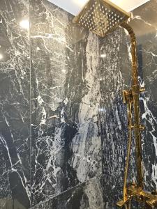 Koupelna v ubytování Le Royal Jacuzzi