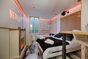 Postel nebo postele na pokoji v ubytování Le Royal Jacuzzi