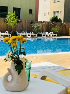 Bazén v ubytování Green Paradise apartments nebo v jeho okolí