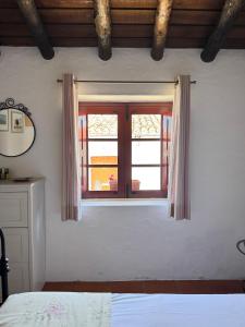 En eller flere senge i et værelse på Casa Oliveira - Casas da Amieira + 5 billeder