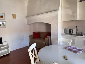 Køkken eller tekøkken på Casa Oliveira - Casas da Amieira