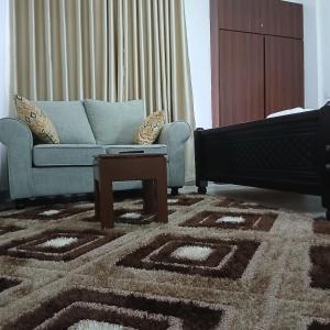 Ruang duduk di Studio Apartment in Enkang Ngong Road, Nairobi Kenya