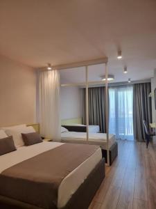 Postel nebo postele na pokoji v ubytování Amber Hotel Albania