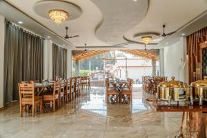 KK Jungle View Resort餐厅或其他用餐的地方