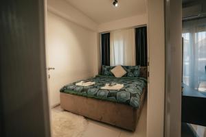 a small bedroom with a bed in a room at Damast Lux apartments 20 in Ohrid