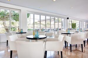 Restauracja lub miejsce do jedzenia w obiekcie Grupotel Alcudia Suite