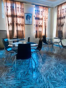 La View Suites And Towers的休息区