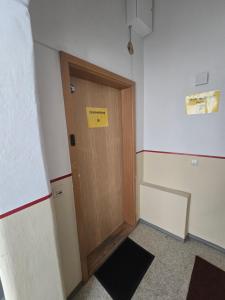 Imagine din galeria proprietății FERIENWOHNUNG 77m2 APARTMENT 2 RAUM WOHNUNG im ZITTAUER STADTZENTRUM INNENSTADT INNENRING TOP LAGE MARKT UND RATHAUS NÄHE în Zittau