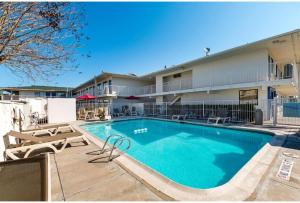 Bazén v ubytování Motel 6-Mcallen, TX nebo v jeho okolí