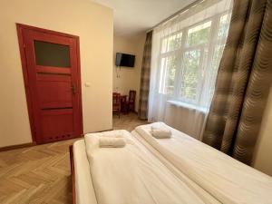Posteľ alebo postele v izbe v ubytovaní Parkowa Rezydencja Hubal