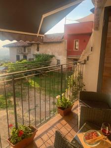 Balkón nebo terasa v ubytování Tra Langhe e Monviso + 30 fotografií
