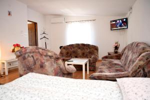 a living room with two chairs and a couch at Domek pod Zatorem in Ryczów