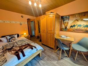 a bedroom with a bed and a desk and a desk at Familienzimmer Nr 1 im Haus Sabine in Braunlage +10 photos