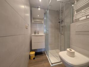 Ein Badezimmer in der Unterkunft Haus Sabine - Zimmer 2