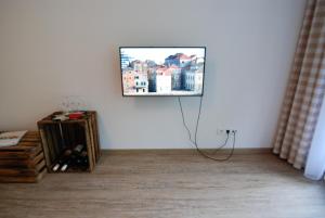 A television and/or entertainment centre at Apartment Fischerbräuwiese