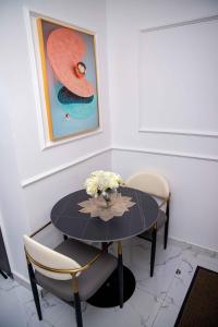 Gallery image of Whitney 2 Luxury Apartment in Aja +5 photos