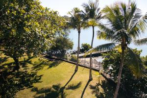 a view of a park with palm trees and the ocean at Villa Opale in Trou d'Eau Douce