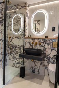 a bathroom with a sink and a mirror at Ty Glyn Hotel in Ciliau-Aeron