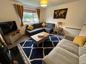 Televiisor ja/või meelelahutuskeskus majutusasutuses Cosy Flat Close to City Centre Ideal for Families