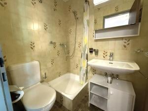 Ένα μπάνιο στο Royal 33 +23 φωτογραφίες