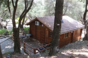 a wooden cabin in the woods with a wooden deck at Alivi Di A Restonica in Corte