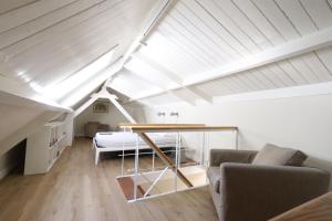 a room with a bed and a table in a attic at Huisje Hendrik in Baarn