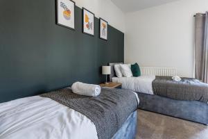 Ένα ή περισσότερα κρεβάτια σε δωμάτιο στο The Mowbray Hub Relax, Work, Explore