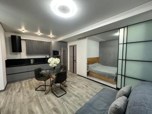 Μια τηλεόραση ή/και κέντρο ψυχαγωγίας στο Студія на Герцена-Володимира Великого