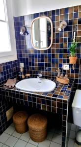a bathroom with a sink and a mirror at Appartement proche de l'aéroport de Nantes in Saint-Aignan-Grand-Lieu