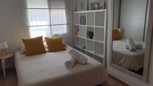 Postel nebo postele na pokoji v ubytování Villa a un paso de Valencia + 52 fotografií