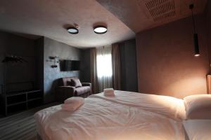 Postel nebo postele na pokoji v ubytování Crimea Wine Hotel