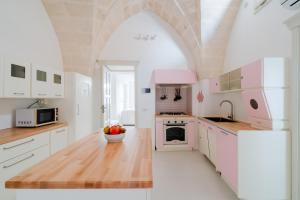 Dapur atau dapur kecil di Casa Adriana by BarbarHouse
