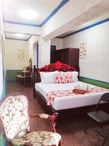 Letto o letti in una camera di Sang Yoo Mountain View Tagaytay Bed and Breakfast - Taal Lake View