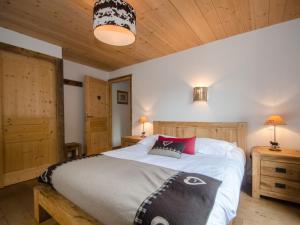 Posteľ alebo postele v izbe v ubytovaní Superbe appartement 3 étoiles à Chamonix, 2 chambres, balcon, cheminée déco, parking et Wi-Fi - FR-1-343-197
