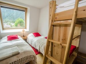 Posteľ alebo postele v izbe v ubytovaní Superbe appartement 3 étoiles à Chamonix, 2 chambres, balcon, cheminée déco, parking et Wi-Fi - FR-1-343-197
