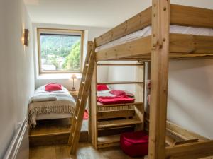 Posteľ alebo postele v izbe v ubytovaní Superbe appartement 3 étoiles à Chamonix, 2 chambres, balcon, cheminée déco, parking et Wi-Fi - FR-1-343-197