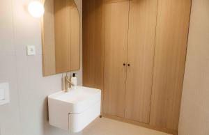 Vannituba majutusasutuses LumiPod – Luxe glazen design‑pod