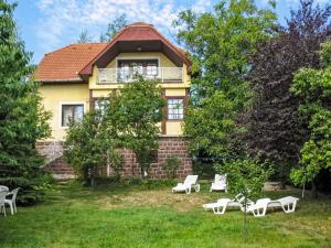 Vonkajšia záhrada v ubytovaní Holiday Home Csonka by Interhome