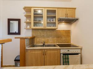 Kuchyňa alebo kuchynka v ubytovaní Holiday Home Csonka by Interhome