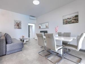 Posezení v ubytování Holiday Home Kristina by Interhome