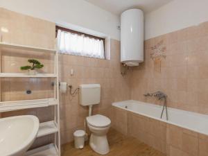 Kúpeľňa v ubytovaní Holiday Home Csonka by Interhome
