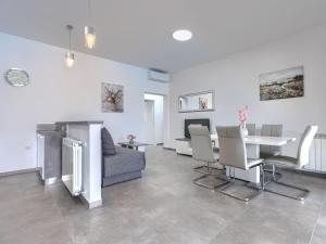 Posezení v ubytování Holiday Home Kristina by Interhome