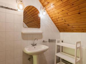 Kúpeľňa v ubytovaní Holiday Home Csonka by Interhome