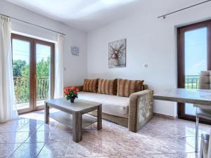 Posezení v ubytování Holiday Home Kristina by Interhome