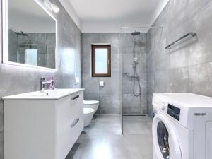 Koupelna v ubytování Holiday Home Kristina by Interhome