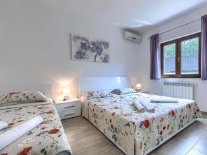 Postel nebo postele na pokoji v ubytování Holiday Home Kristina by Interhome