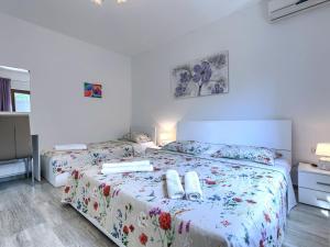 Postel nebo postele na pokoji v ubytování Holiday Home Kristina by Interhome