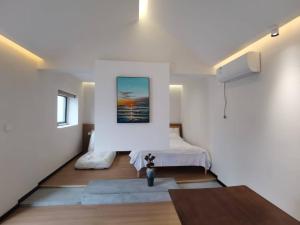 Postel nebo postele na pokoji v ubytování 威海荣成拾栖海舍
