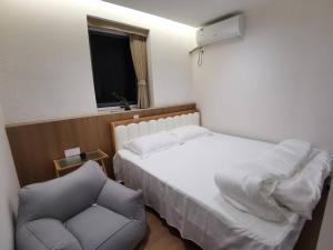 Postel nebo postele na pokoji v ubytování 威海荣成拾栖海舍