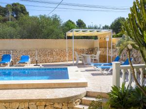 Bazén v ubytování Holiday Home Villa Servinola by Interhome nebo v jeho okolí